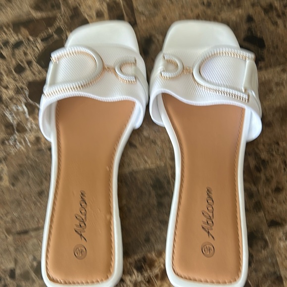 Abloom - Picture 1 of 10